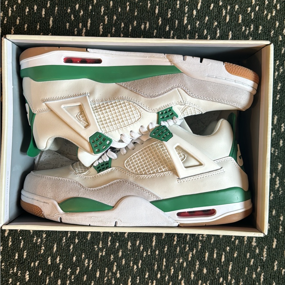 Air Jordan 4 Pine Green